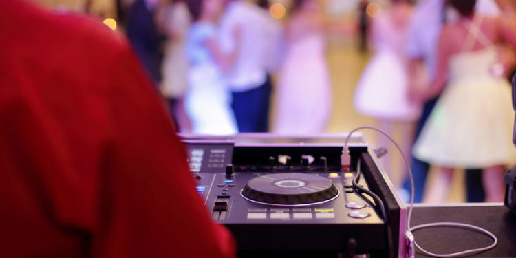 Miért válasszatok esküvői DJ-t a nagy napra?